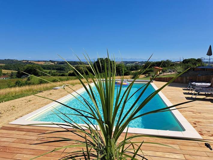 Location de vacances pour 4 personnes, avec Terrasse et Jardin ainsi que Piscine et Vue à Beaumarchés