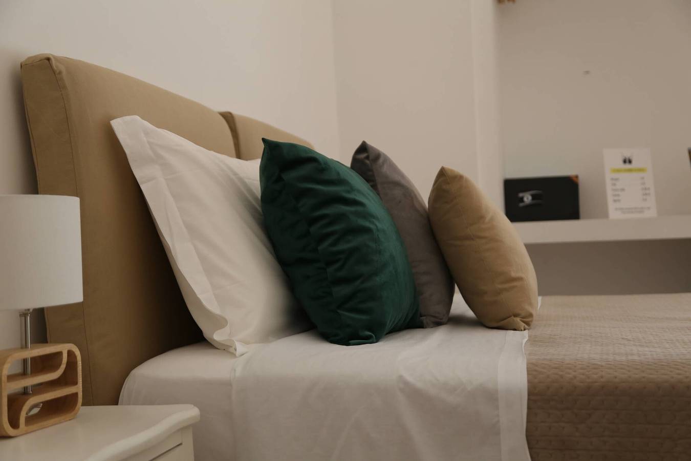 Sorrentina Guest House - Junior Suite 1 con Balcone e Wi-Fi in Spiaggia pubblica di Sorrento, Sorrento