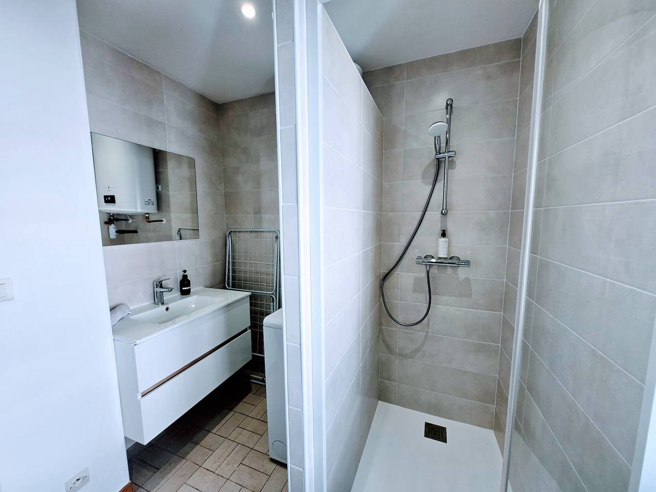 Charming Auxerre apartment with Wi-Fi and garage in Auxerre, Auxerre region