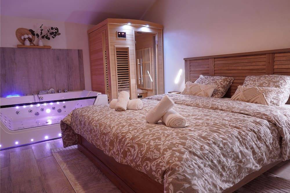Appartement entier, Lunéa - Suite Premium avec Spa et Sauna in Dompierre-sur-Besbre, Allier