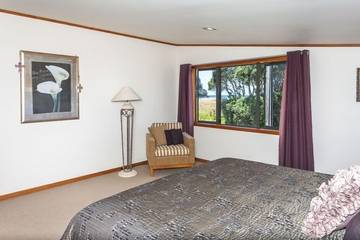 Holiday Home for 8 People in Whangamata, Waikato, Photo 3