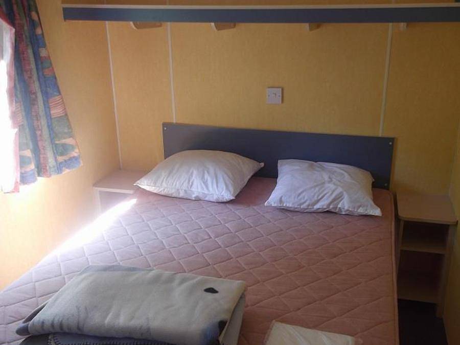 Camping Le Pontillou - Mobilhome 5 personnes - Mobil-Home Blue-Bird : 2 Chambres - 2 ads + 3 enfts - Grand Réfrigérateur - Terrasse 2/5 pers in Villamblard, Périgord Pourpre