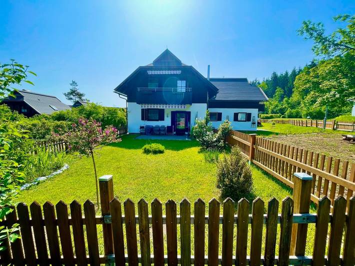 Ferienwohnung für 4 Personen, mit Garten und Ausblick sowie Balkon und Sauna