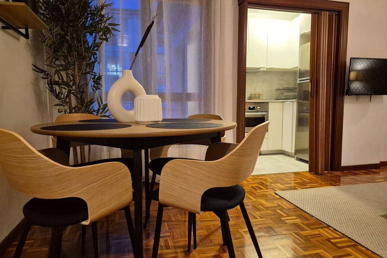 Geheel appartement, Gezellig appartement met wifi en keukenbenodigdheden in Oviedo, Cantabrisch Gebergte