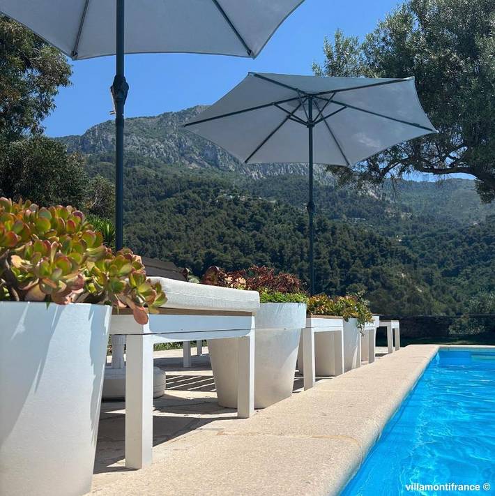 Villa per 7 persone, con Balcone e Terrazza nonché Giardino e Piscina a Mentone