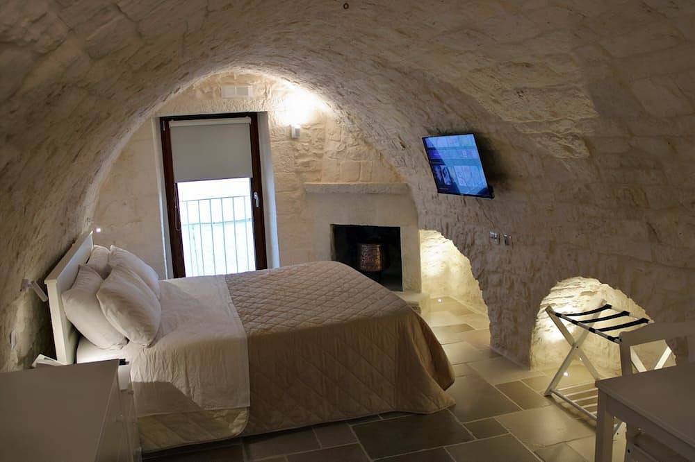 Cummersa - Campanile Inn;\ncomfortable room in historic building in Locorotondo in Locorotondo, Provincia di Bari