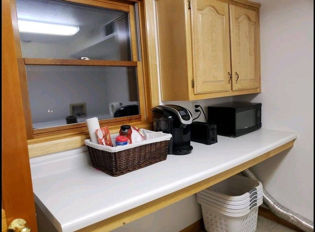 Gästesuite: Privates Schlafzimmer, Badezimmer, Wohnzimmer in Suamico, Brown County (WI)