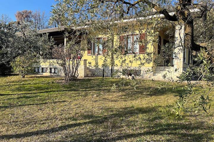 Villa pour 8 personnes, avec balcon et jardin à Bardolino