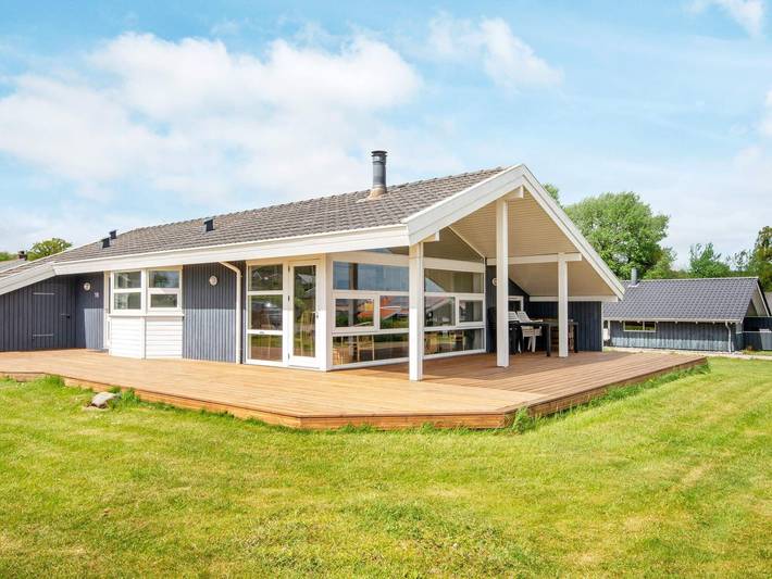Ferienhaus für 8 Personen, mit Sauna und Whirlpool sowie Garten und Terrasse, kinderfreundlich in Grønninghoved Strand