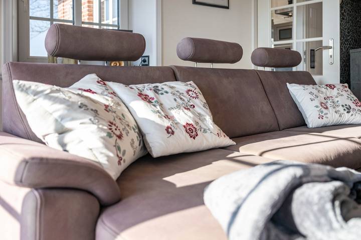 Holiday Home 'Lüthjes Friesenhaus' with Private Terrace, Garden and Wi-Fi in Rodenäs, Nordfriesland