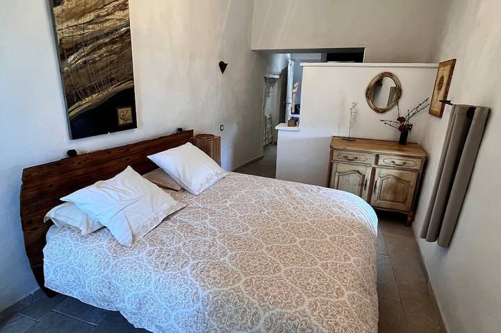 Authentic House, near Uzès, amazing view in Le Pin, Nimes und Umgebung