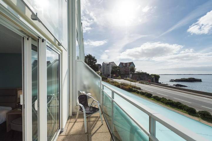 Hôtel pour 4 personnes, avec Terrasse ainsi que Jardin et Piscine à Concarneau