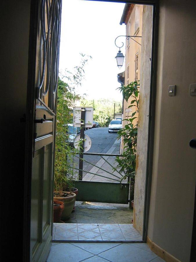 Location de vacances pour 3 personnes, avec terrasse à Méounes-lès-Montrieux - 2