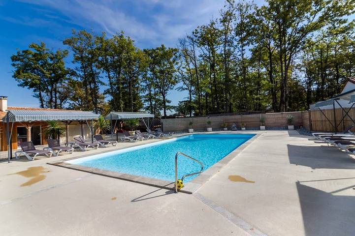 Maison de vacances pour 4 personnes, avec jardin et piscine à Thenon