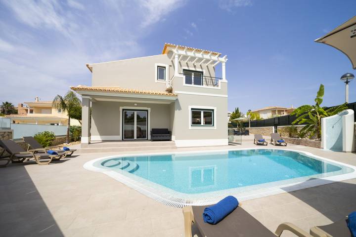 Villa for 10 people, with terrace and garden in Galé
