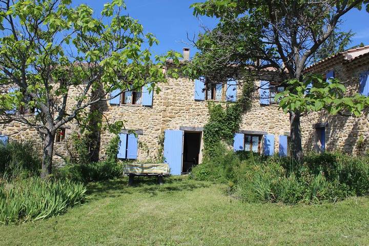 Gîte pour 4 personnes, avec Terrasse ainsi que Jardin et Vue à Cruis