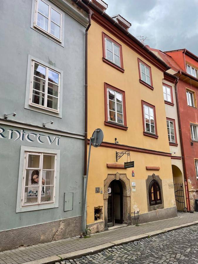 Ferienwohnung für 7 Personen, mit Balkon und Terrasse sowie Ausblick in Cheb