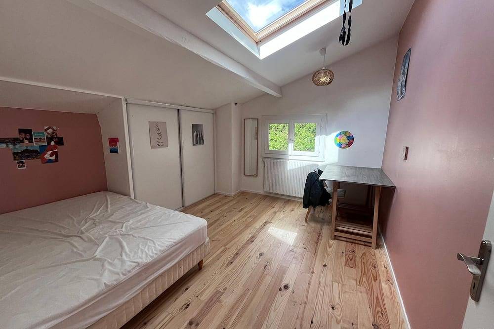 Quiet 7-bedroom family home near Bassin d'Arcachon and Bordeaux in Léognan, Bordeaux region