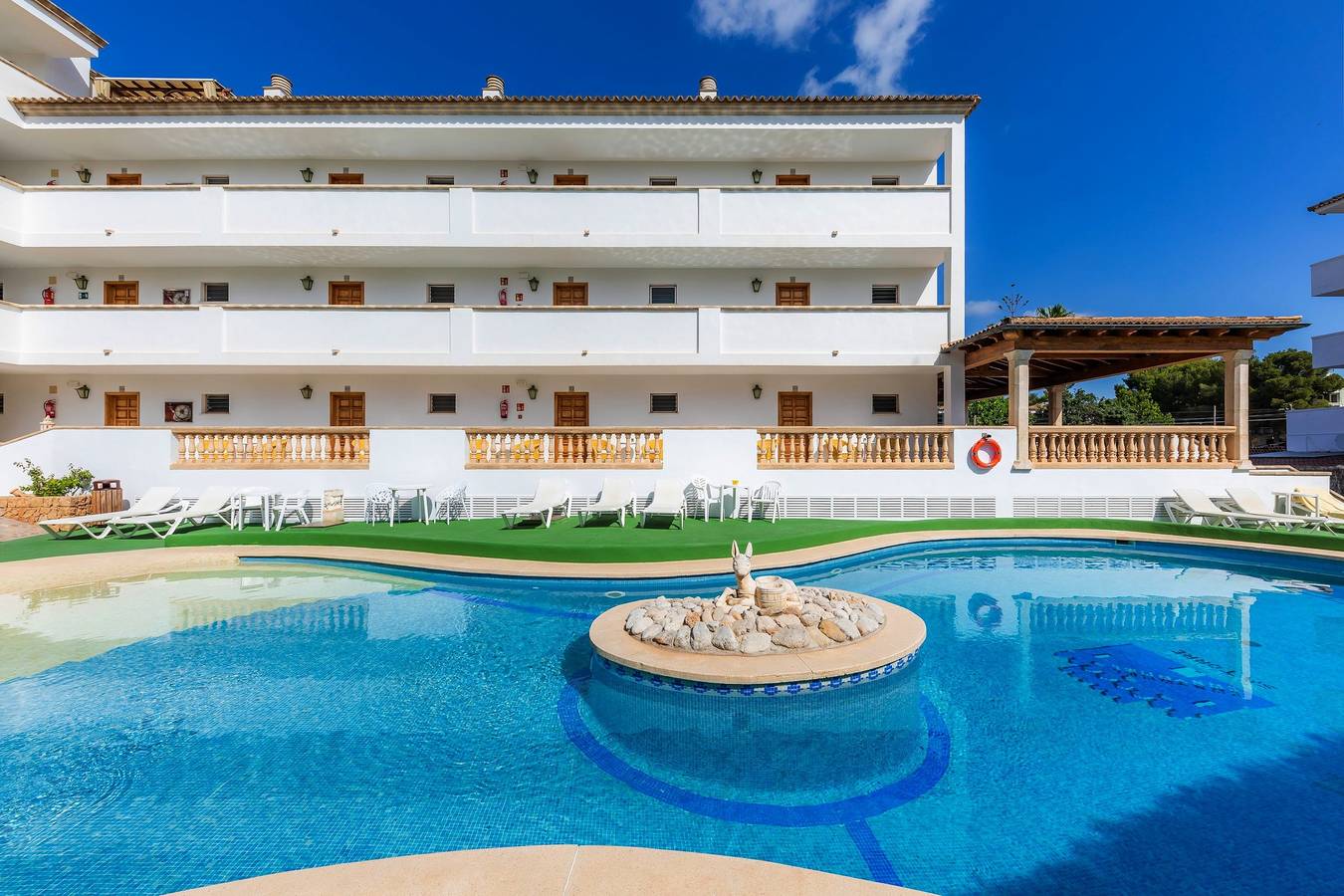 Ganze Wohnung, Strandnahes Apartment mit Zugang zum Pool, einer privaten Terrasse, Klimaanlage und Wlan in Canyamel, Capdepera