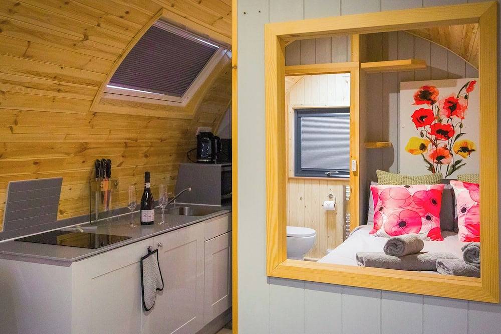 Luxury Castle Pod with Hot Tub in Kielder Forest Park