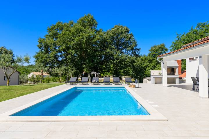Ferienhaus für 6 Personen, mit Pool und Terrasse