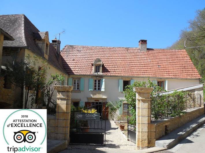 Gîte pour 2 personnes, avec piscine et jardin ainsi que jacuzzi et terrasse dans 