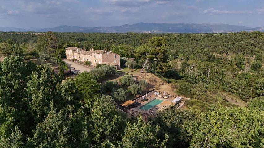 Maison d’hôte pour 2 personnes, avec vue ainsi que jardin et piscine à Riez - 2