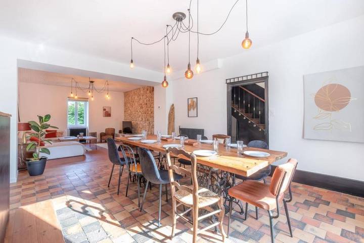 Location de vacances pour 10 personnes, avec jardin et terrasse à La Guiche - 2