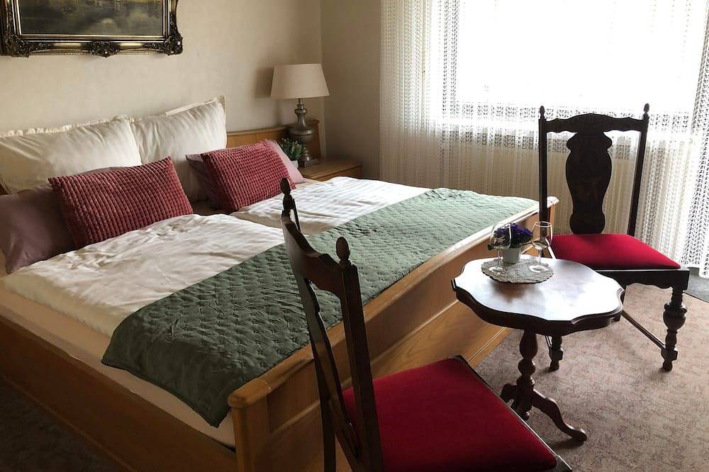 Ganze Wohnung, Zimmer 'Zimmer 3D, Antik Patricia, 2Og' mit Gemeinschaftsgarten, Balkon und Wlan in Klotten, Cochem-Zell