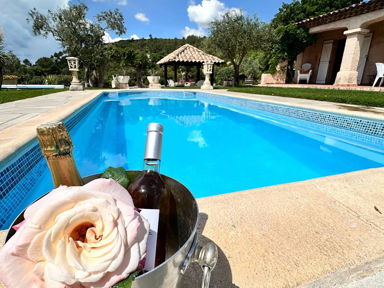 Beheizter Pool ab Mitte April in Cabasse, Región Brignoles