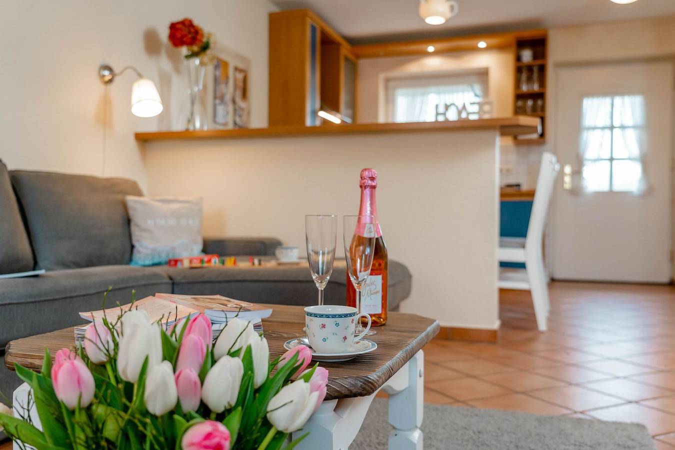 Ganze Wohnung, Sylt ist wertvoller Lebensraum und wohltuender Urlaubsort, ein paradiesisches Refugium, das im Grunde keinen von uns braucht. Wir hingegen, jene, die seit jeher diese Verbindung spüren, wir brauchen die Insel. in Tinnum, Sylt (Gemeinde)