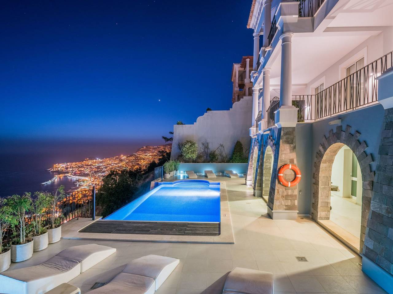 Schönes Ferienhaus in Sao Goncalo mit Privatem Pool in São Gonçalo, Madeira