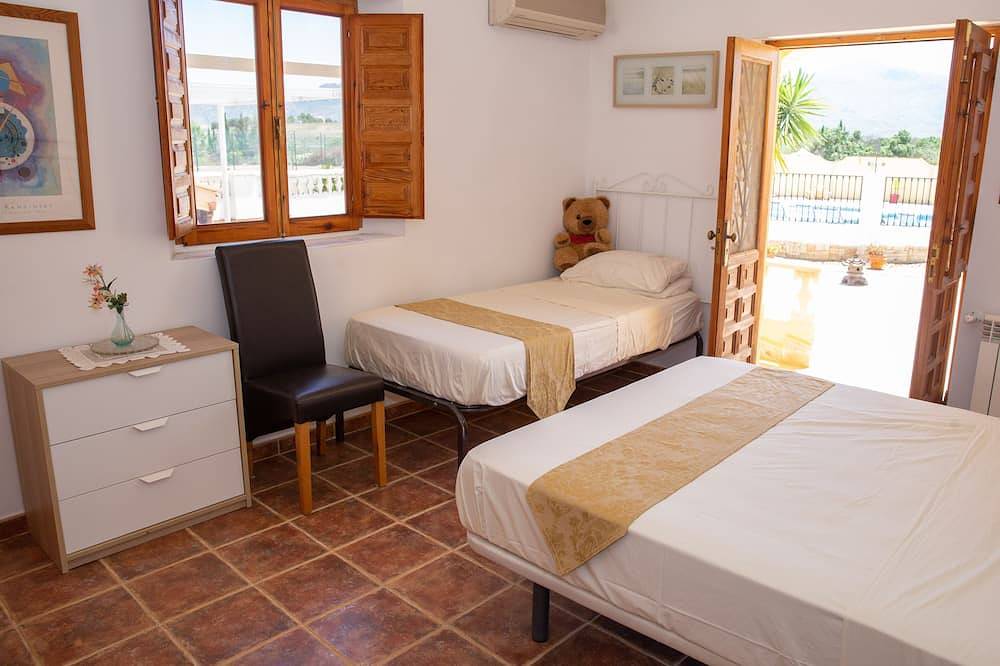 Casa Mari is a fabulous Villa with large swim pool, tennis,  Games Room, garden in Turre, Costa de Almería
