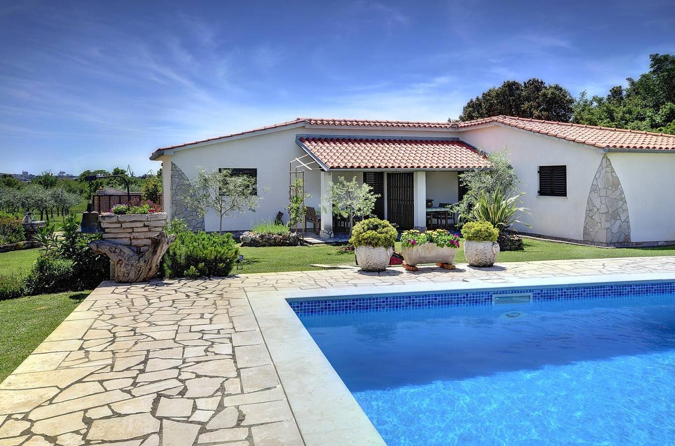 Ganze Wohnung, Ferienwohnung mit Außenpool, Klimaanlage, Wlan und Grillanlage in Pula-Medulin, Pula