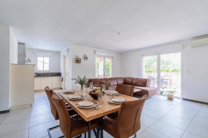 Location de vacances pour 6 personnes, avec piscine ainsi que jardin et terrasse à Bouillargues
