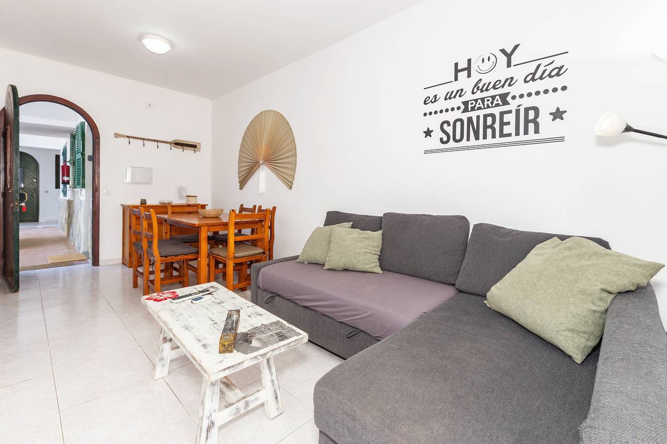 Appartement entier, Appartement "Biniforcat" avec piscine partagée, terrasse privée et Wi-Fi in Cala Blanes, Ciutadella