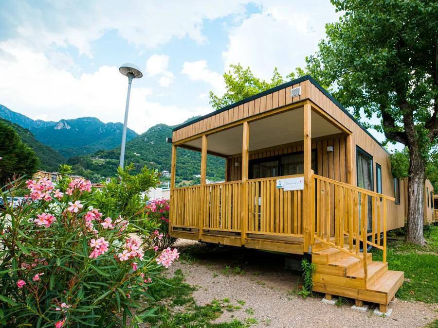 Weekend Glamping Resort - Mobilheim 5 personen - Cottage Next Xl Loggia in San Felice del Benaco, Gardasee-Berge