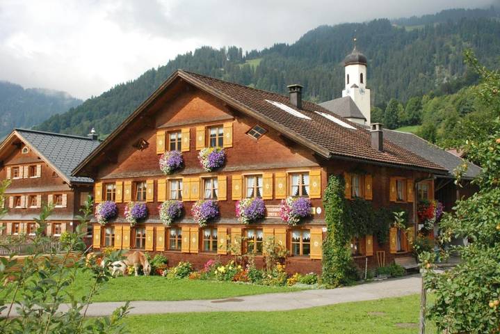 Vakantieappartement voor 4 personen, with Terras and Tuin as well as Uitzicht in Schoppernau