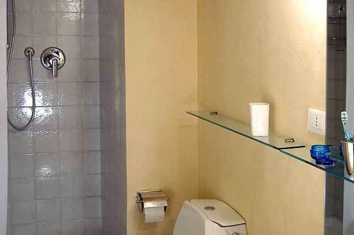 Appartement entier, Appartement spacieux et confortable au bord de la mer: 10 metres ou moins! in Spiaggia Eight, Portofino