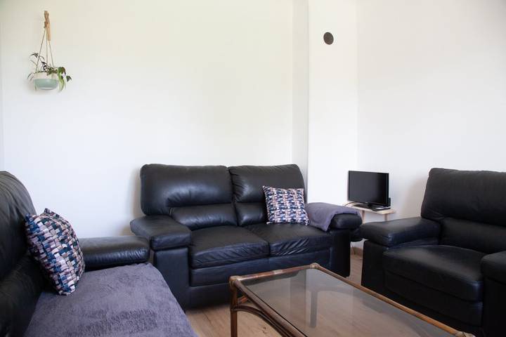 Entire apartment, “Gîte La Sainte Juliette” Apartment with Mountain View, Shared Terrace, and Wi-Fi in La Rixouse, Parc naturel régional du Haut-Jura