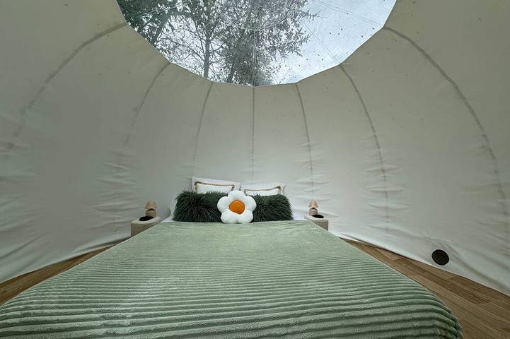 La bulle Xxl Au Domaine Du Pré Dieu in Crécy-sur-Serre, Aisne