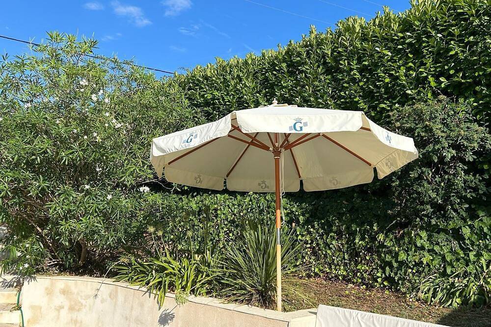 Villa à Saint Jeannet dans l'arrière pays Niçois \n10 personnes\njardin clos in Saint-Jeannet, Région de Cannes