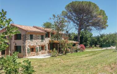 Gîte pour 8 personnes, avec jardin ainsi que terrasse et piscine à Gonfaron