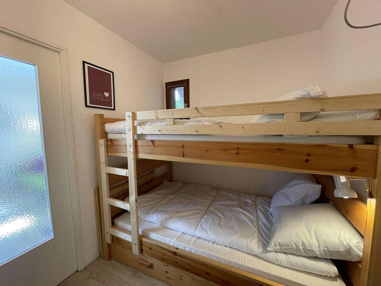 Appartement entier, Appartement cosy à Serre-Chevalier, proche pistes, terrasse, parking, 2 étoiles, 2 pers. in Saint-Chaffrey, Serre Chevalier