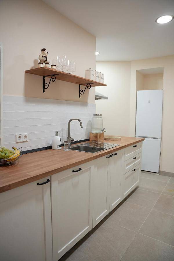 Casa rural para 6 personas, con Balcón y Jacuzzi además de Terraza y Jardín en Hontanar - 4