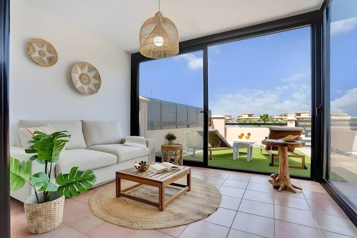 Entire apartment, Vacation 'Bonita Lajares 3' with Shared Pool, Private Terrace and Wi-Fi in La Oliva, Fuerteventura