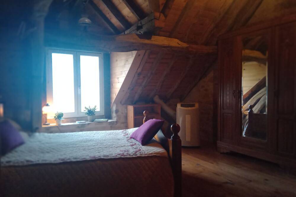 3 guest rooms in a charming dwelling in the bocage bourdonnais in Lurcy-Lévis, Allier