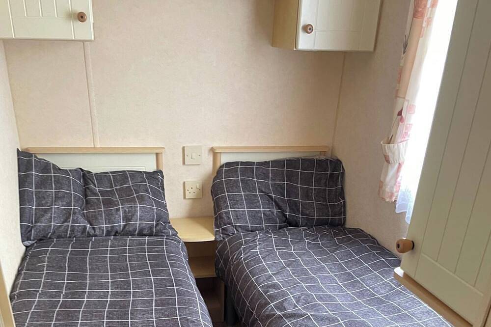 Caravan Sleeps 8 - Parking, Pet Friendly in Chapel St. Leonards, Lincolnshire