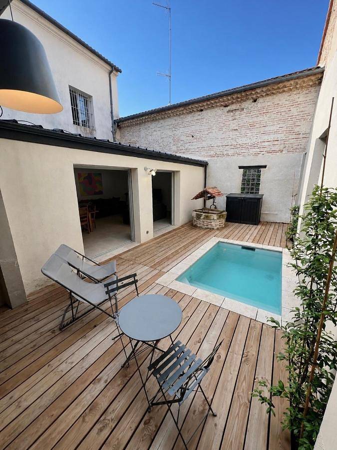 Location de vacances pour 6 personnes, avec terrasse ainsi que jardin et piscine à Agen