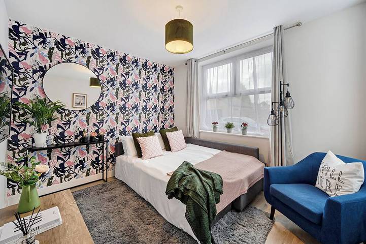 Modern family home, 2Br, Sofa bed, 3Ba, sleeps 6 in Stockport, Greater Manchester